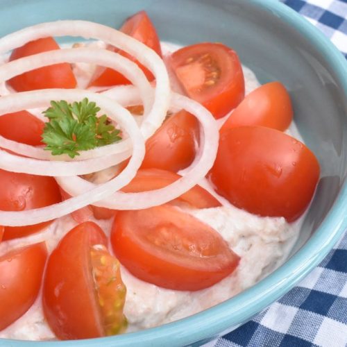 Sund tunsalat med skyr & tomat - nem opskrift