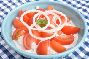 DSC_3398 • nogetiovnen.dk Sund tunsalat med skyr & tomat - nem opskrift