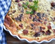 DSC_3441 • nogetiovnen.dk Bacontærte med pølser og løg - nem opskrift