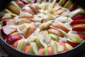 Gammeldags bagt æblekage i form - opskrift