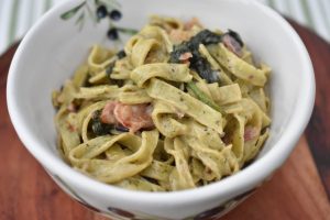 Pasta med spinat fløde & bacon - nem pastaret