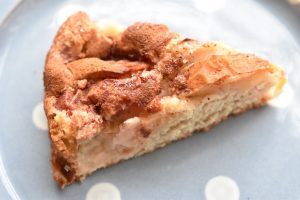 Gammeldags bagt æblekage i form - opskrift