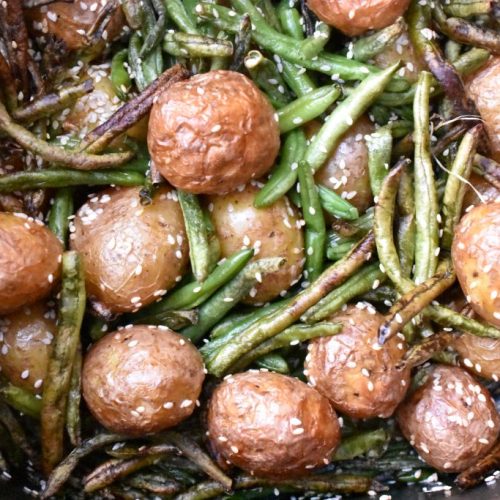 Kartofler i airfryer med bønner & sesam - opskrift