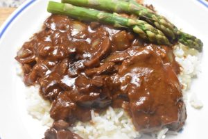 Mørbrad stroganoff med svinemørbrad - nem opskrift