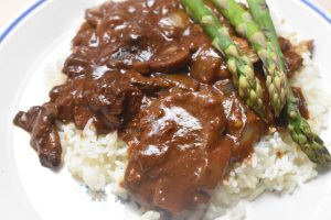 Mørbrad stroganoff med svinemørbrad - nem opskrift