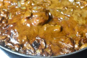 Mørbrad stroganoff med svinemørbrad - nem opskrift