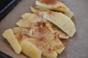 Butterdejstærter med æble og kanel - opskrift