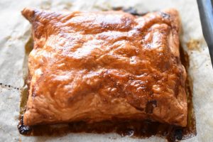 Butterdejstærter med æble og kanel - opskrift