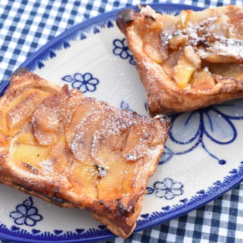 Butterdejstærter med æble og kanel - opskrift