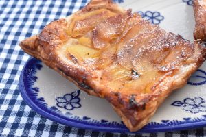 DSC_1630 • nogetiovnen.dk Butterdejstærter med æble og kanel - opskrift - opskrifter med butterdej