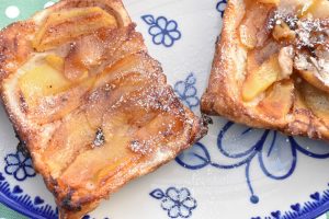 Butterdejstærter med æble og kanel - opskrift