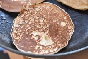 Tykke pandekager med skyr og havregryn