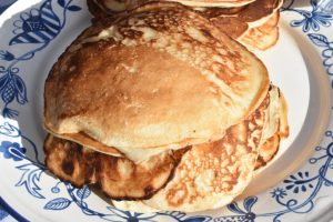 Tykke pandekager med skyr og havregryn