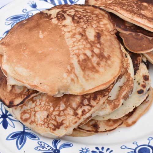 Tykke pandekager med skyr og havregryn