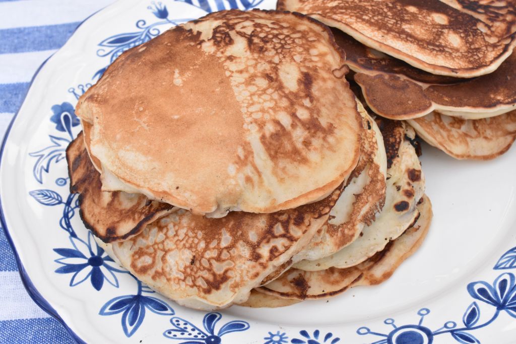Tykke pandekager med skyr og havregryn