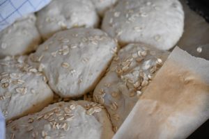 Grødboller - opskrift på grovboller med grød