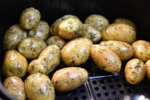 Timiankartofler i airfryer - sprøde og lækre