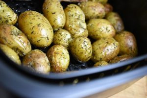 Timiankartofler i airfryer - sprøde og lækre