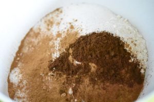 Julekage med varme krydderier - nem opskrift