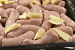 Medister i ovn - steg medisterpølse i ovnen