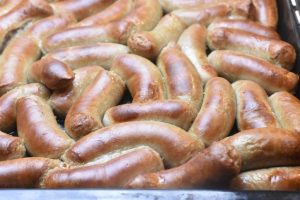 Medister i ovn - steg medisterpølse i ovnen