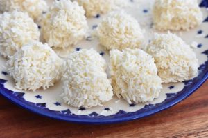 DSC_0473 (2) • nogetiovnen.dk Snebolde med kokos og kondenseret mælk