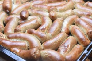 Medister i ovn - steg medisterpølse i ovnen