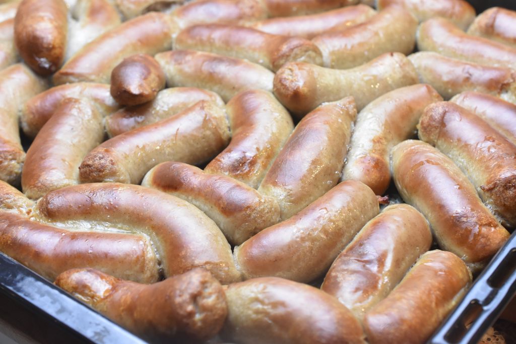 Medister i ovn - steg medisterpølse i ovnen