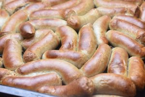 Medister i ovn - steg medisterpølse i ovnen