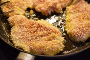 Crispy chicken opskrift - sprød paneret kylling