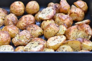 Timiankartofler - sprøde bagte kartofler 