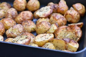 Timiankartofler - sprøde bagte kartofler 
