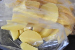 Kartoffelbåde i ovn - sprøde ovnbagte kartofler