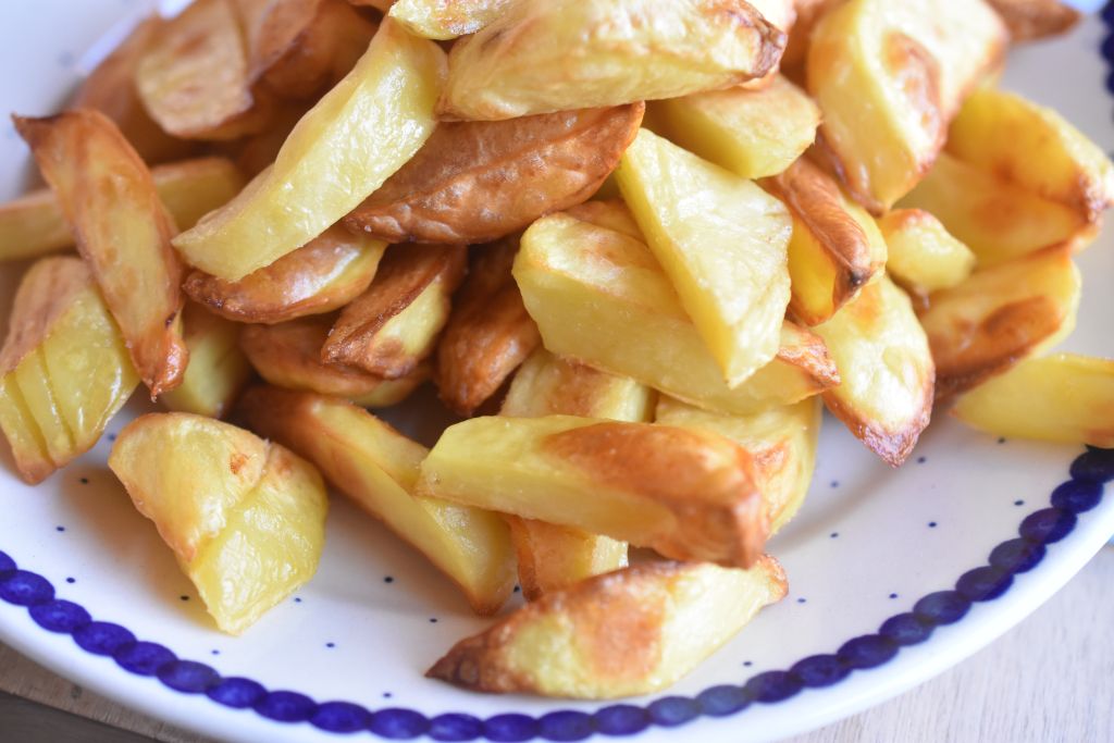 Kartoffelbåde i ovn - sprøde ovnbagte kartofler