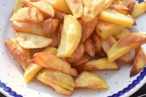 Kartoffelbåde i ovn - sprøde ovnbagte kartofler