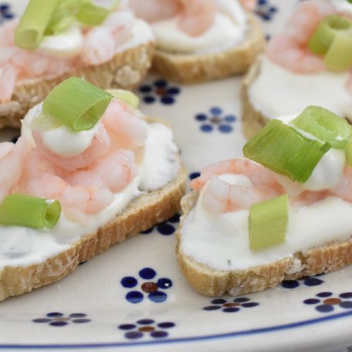 Små hapsere - bruschetta med rejer - opskrift