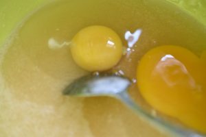 Honningkage med smørcreme - nem opskrift