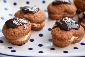 Honningkage muffins med smørcreme - opskrift 