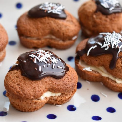 Honningkage muffins med smørcreme - opskrift