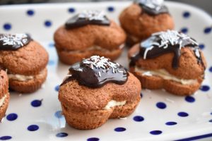 Honningkage muffins med smørcreme - opskrift 