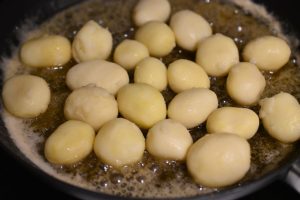 Brunede kartofler med honning - nem opskrift