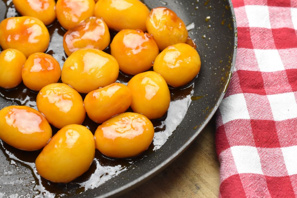 Brunede kartofler med honning - nem opskrift