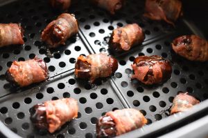 Dadler med bacon i airfryer