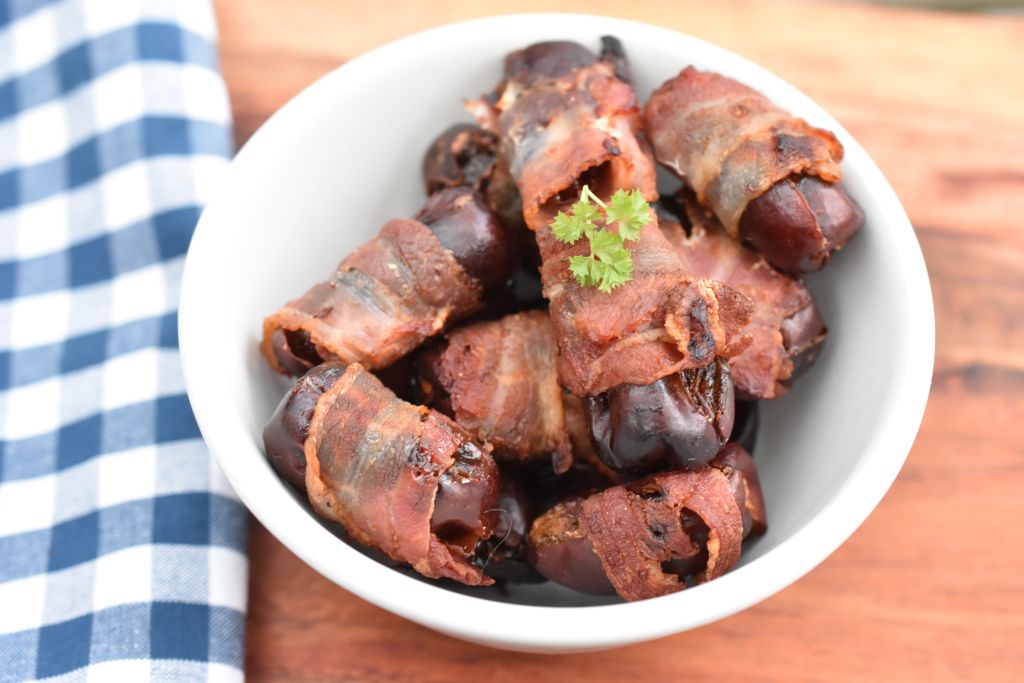 Dadler med bacon i airfryer