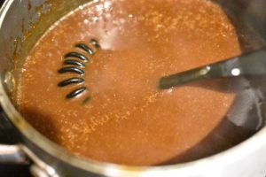 Flæskestegssovs - brun sovs til flæskesteg