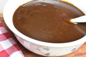 Flæskestegssovs - brun sovs til flæskesteg