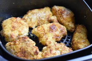 Crispy kylling i airfryer - nem opskrift