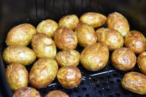 Kartofler i airfryer - små, hele & sprøde