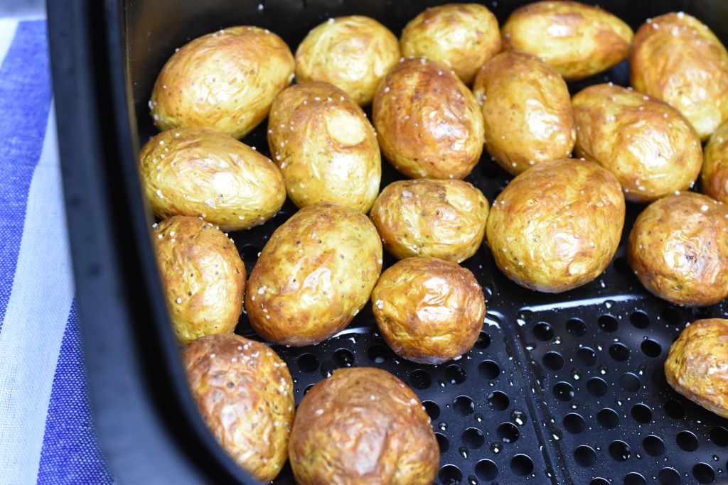 Kartofler i airfryer - små, hele & sprøde