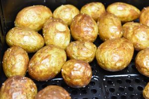 Kartofler i airfryer - små, hele & sprøde